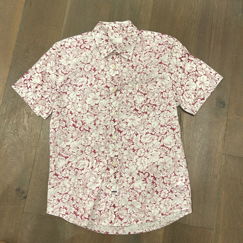 Gap button shirt sleeve
Size small